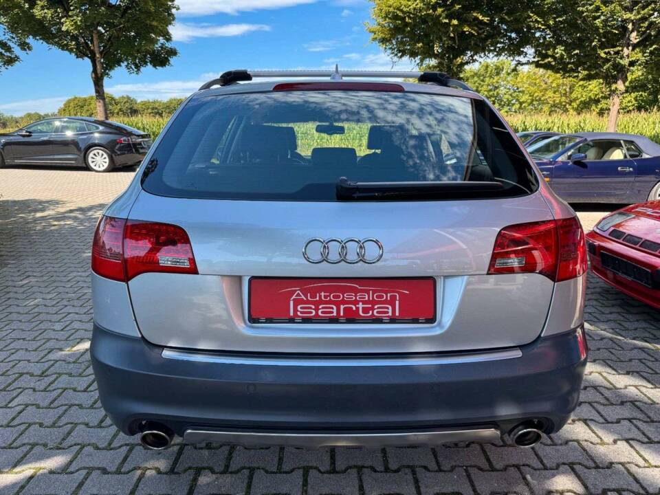 Immagine 3/18 di Audi A6 4.2 FSI allroad quattro (2007)