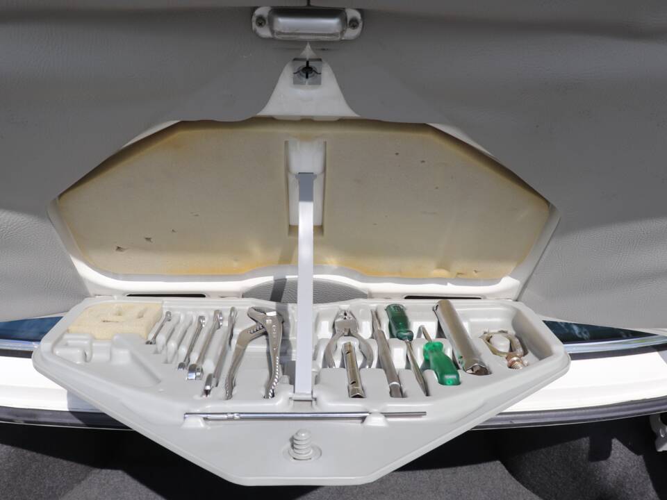 Image 14/28 of BMW 635 CSi (1989)