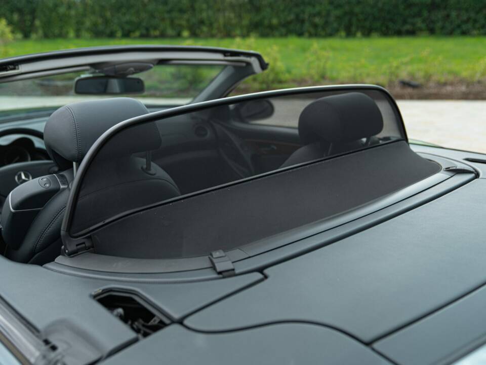 Image 29/50 of Mercedes-Benz SL 500 (2001)