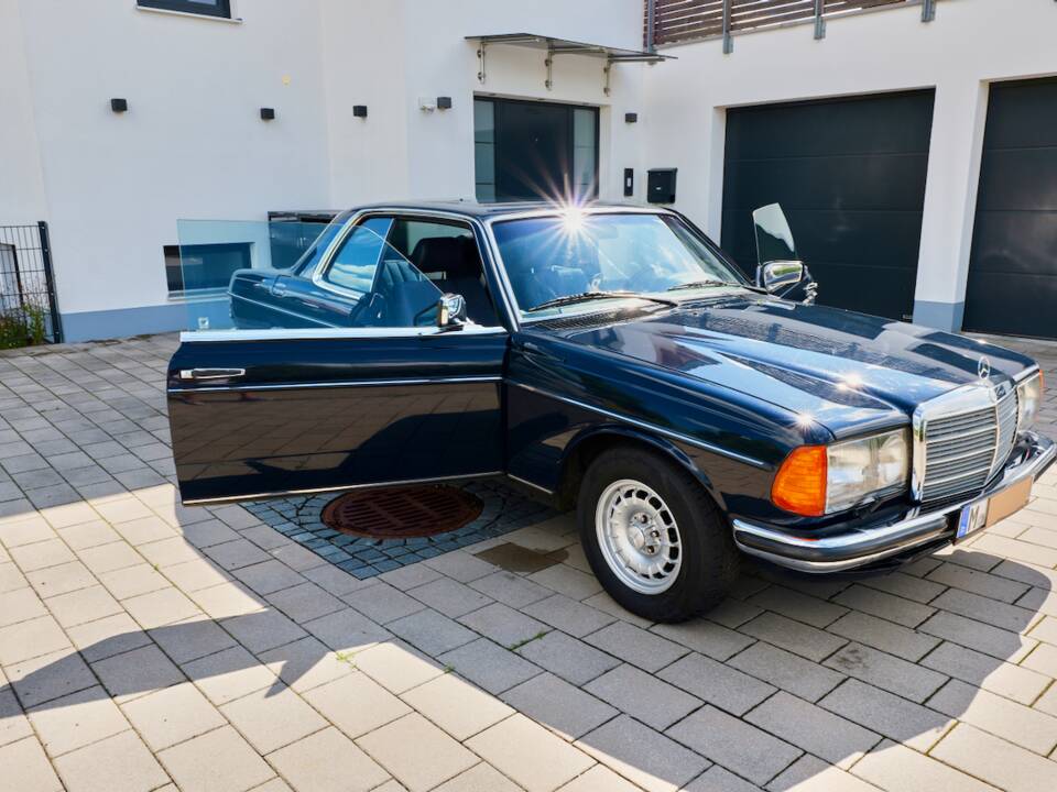 Bild 59/99 von Mercedes-Benz 230 CE (1983)