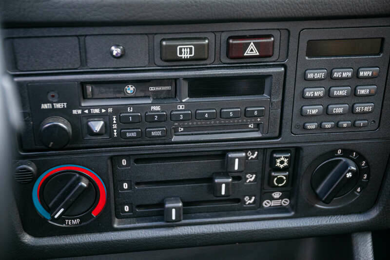 Image 19/31 of BMW M3 (1988)