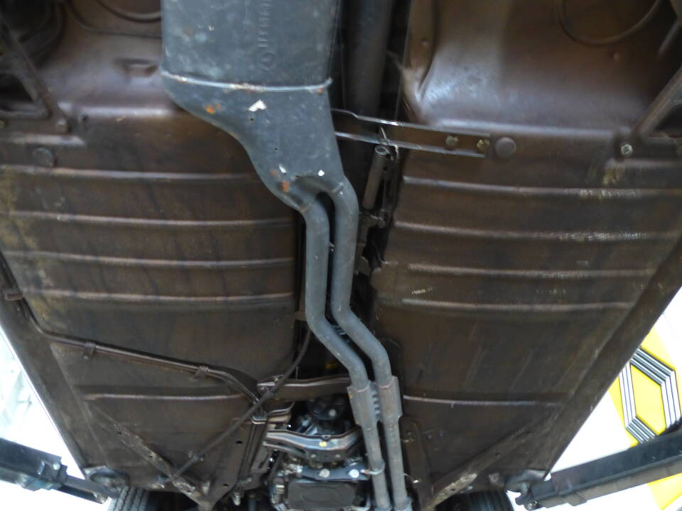 Image 42/63 of Mercedes-Benz 230&#x2F;6 (1974)