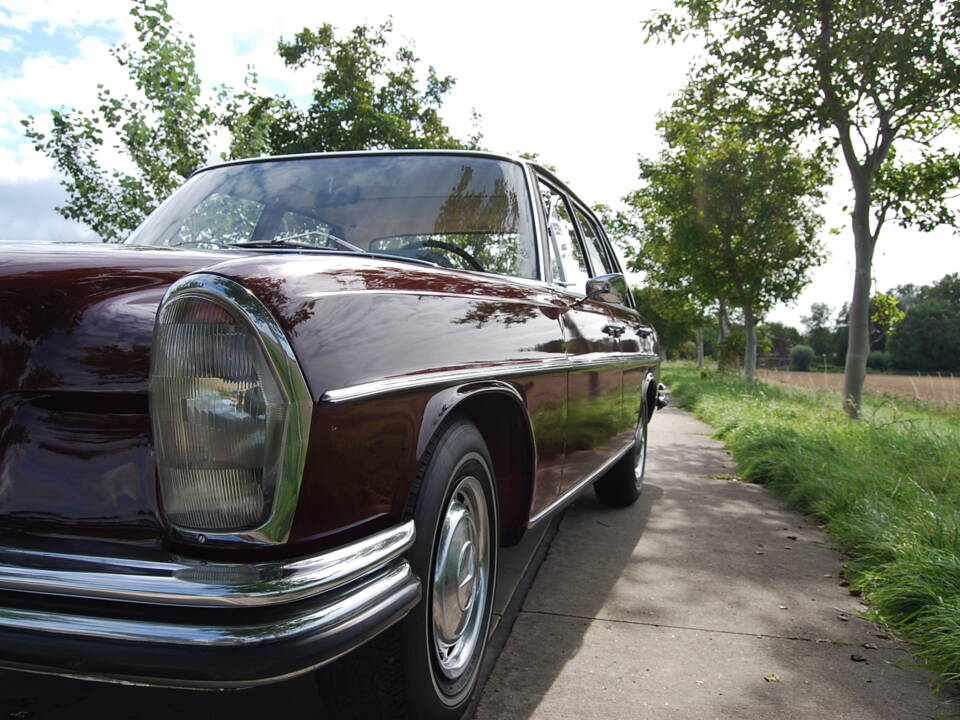 Image 21/58 of Mercedes-Benz 280 SE (1968)