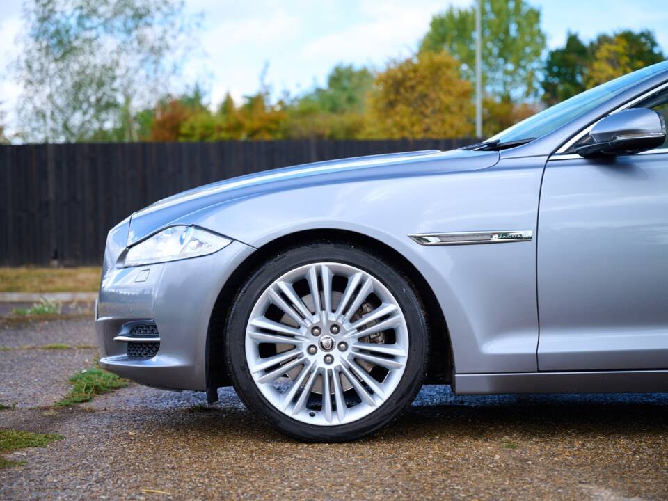 Bild 24/50 von Jaguar XJ 5.0 (2010)