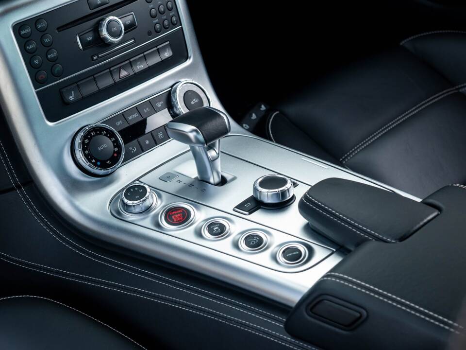 Image 22/32 of Mercedes-Benz SLS AMG (2011)