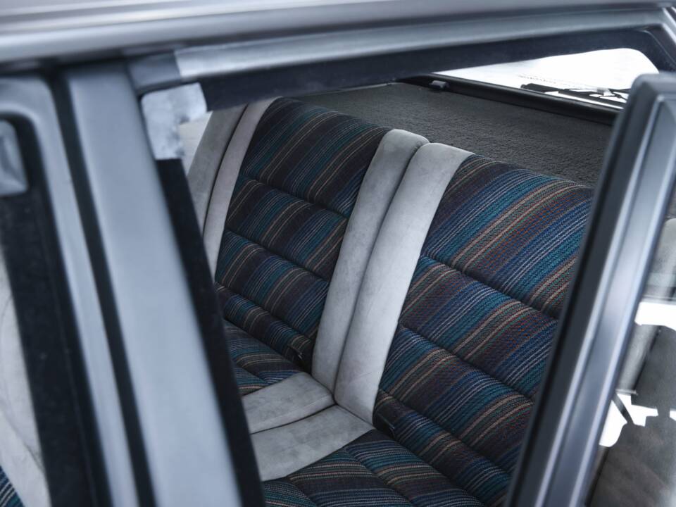 Image 36/50 of Lancia Delta HF Integrale (1988)