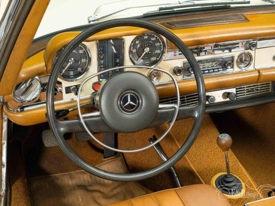 Image 17/19 de Mercedes-Benz 280 SL (1970)