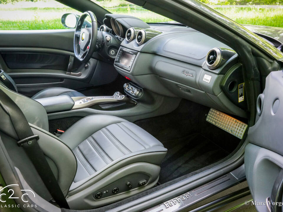 Image 16/85 de Ferrari California (2010)