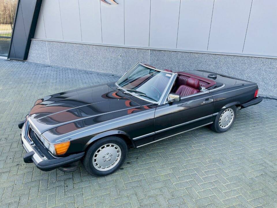 Image 2/32 de Mercedes-Benz 560 SL (1987)