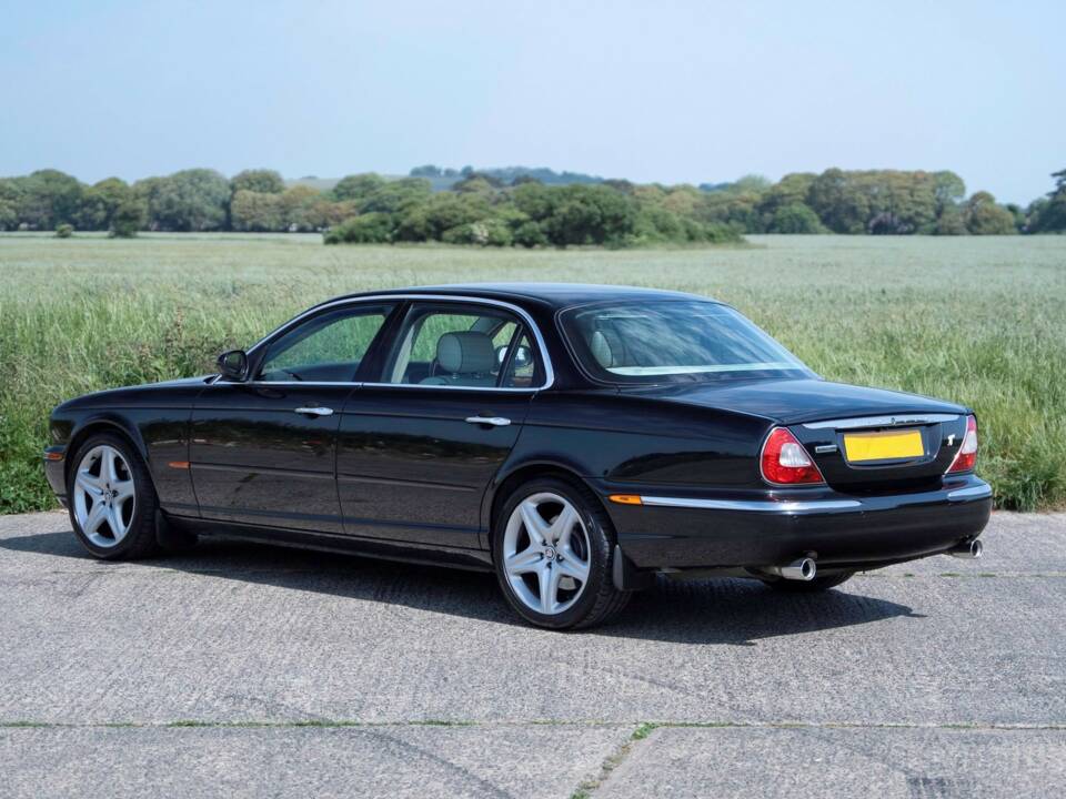 Obraz 32/50 pojazdu Jaguar XJR Super V8 (2004)