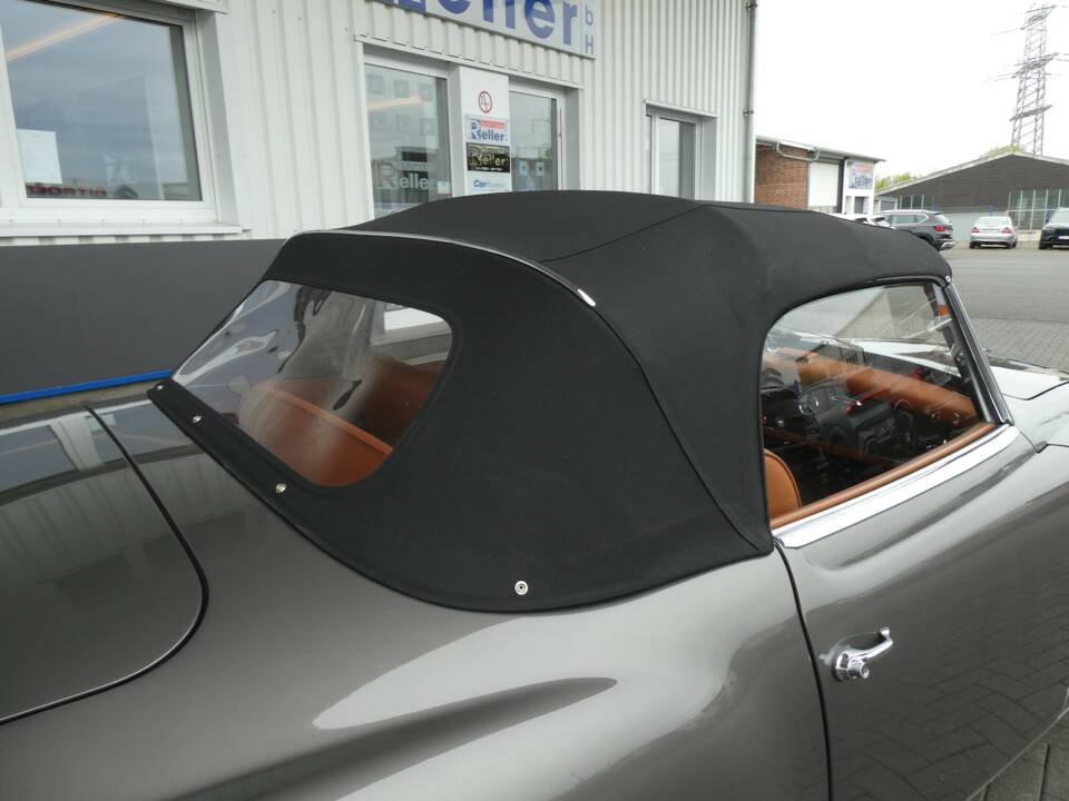 Image 21/26 of Mercedes-Benz 190 SL (1962)