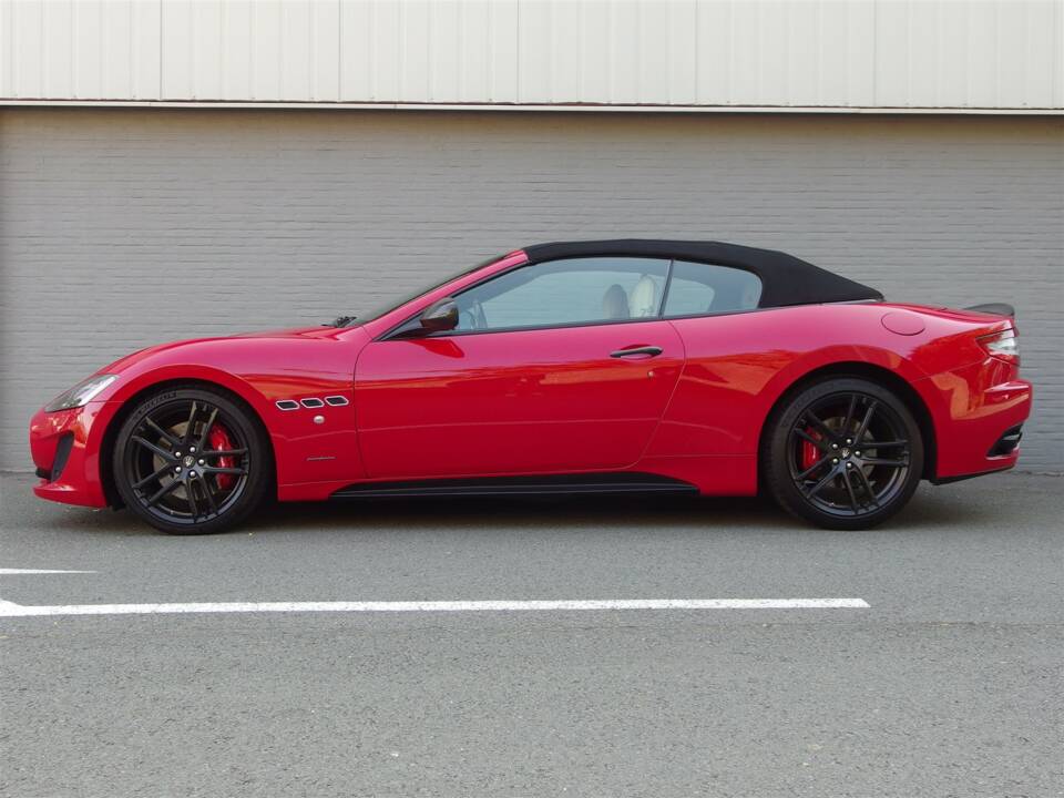 Image 7/99 of Maserati GranCabrio Sport (2015)