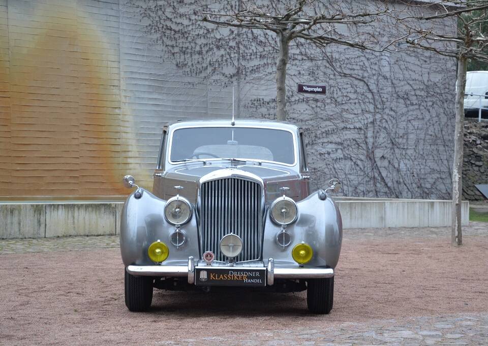 Image 3/23 of Bentley R-Type (1953)