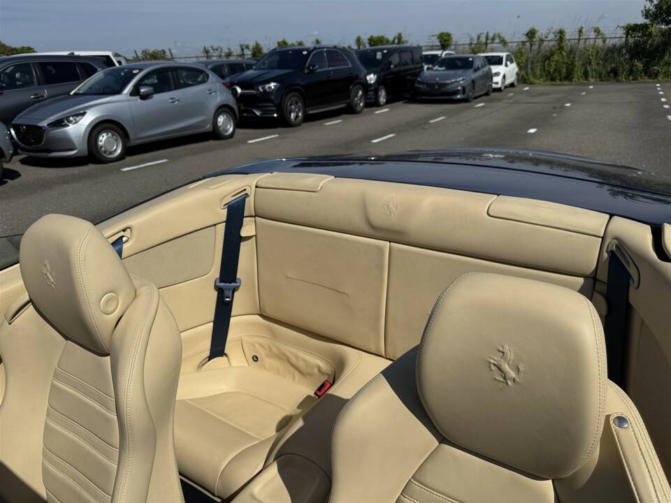 Image 16/51 of Ferrari California (2009)