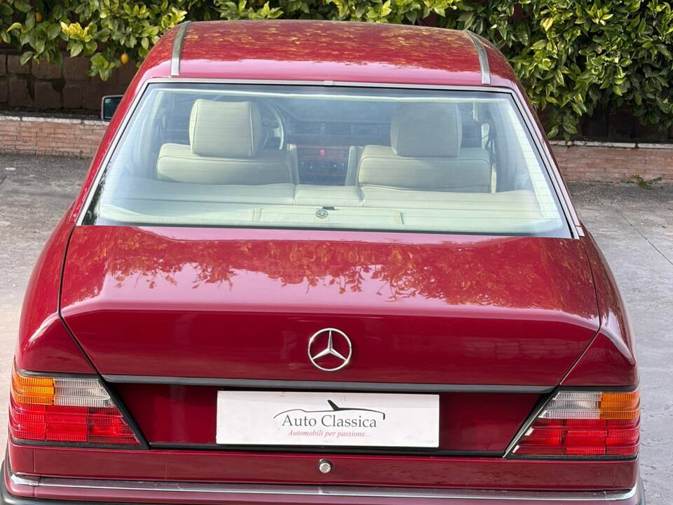 Afbeelding 11/46 van Mercedes-Benz 200 E-16 (1993)