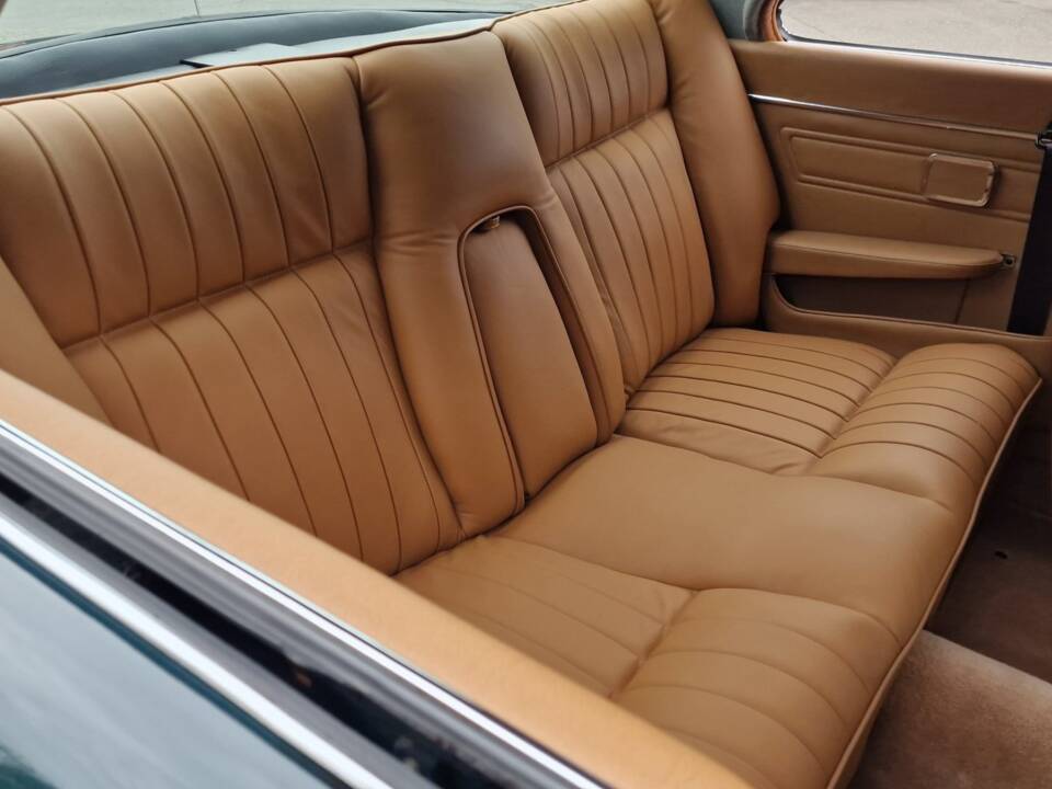 Image 23/30 of Jaguar XJ 6 C 4.2 (1976)