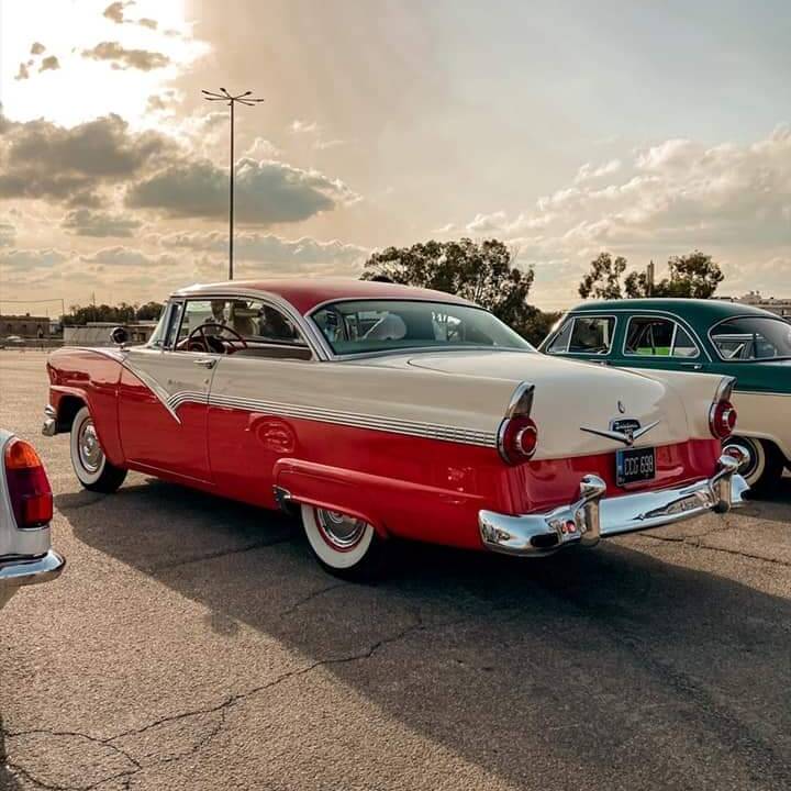 Immagine 5/17 di Ford Fairlane 500 Club Victoria (1956)