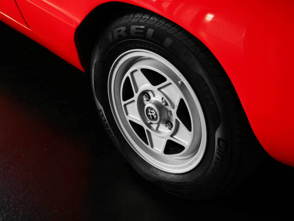 Immagine 41/47 di Alfa Romeo 1300 Spider Junior (1969)