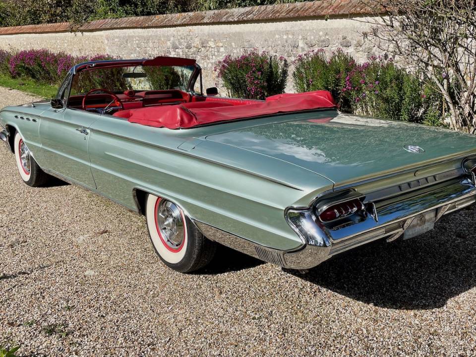 Image 7/50 of Buick Electra 225 Convertible (1962)