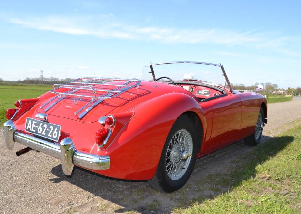 Image 2/4 of MG MGA 1600 (1960)