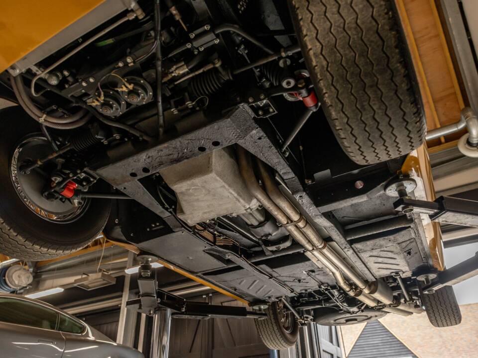 Bild 58/62 von Aston Martin DB 6 Mk II (1970)