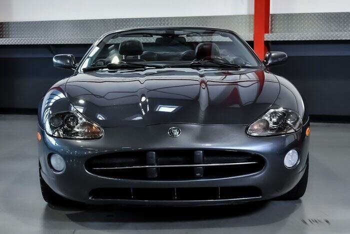 Image 2/7 de Jaguar XK8 4.2 (2005)