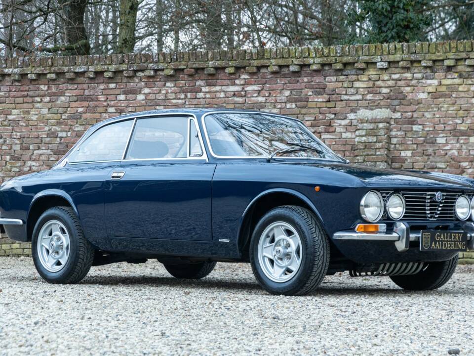 Image 39/50 of Alfa Romeo Giulia GT 1300 Junior (1971)