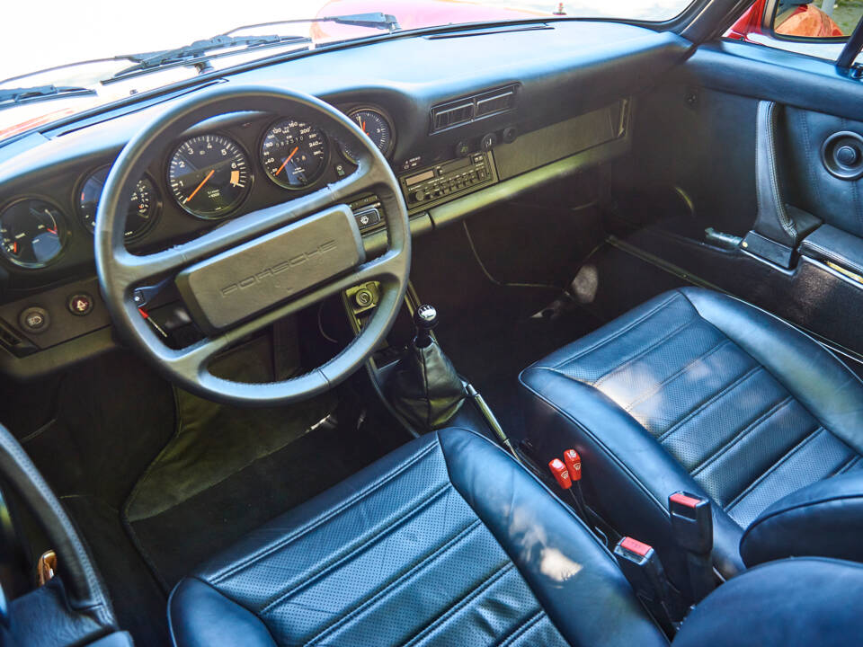Image 14/44 of Porsche 911 SC 3.0 (1983)