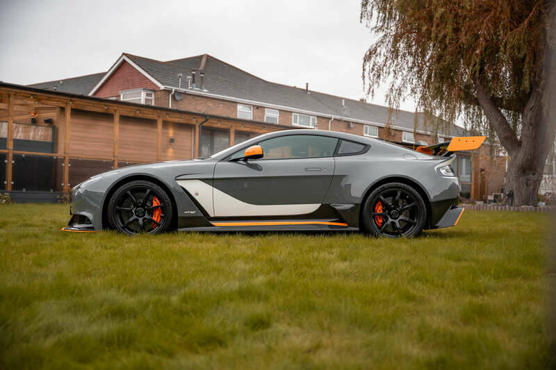 Image 5/30 de Aston Martin Vantage GT12 (2015)