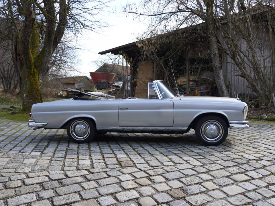 Image 8/13 of Mercedes-Benz 220 SE b (1962)