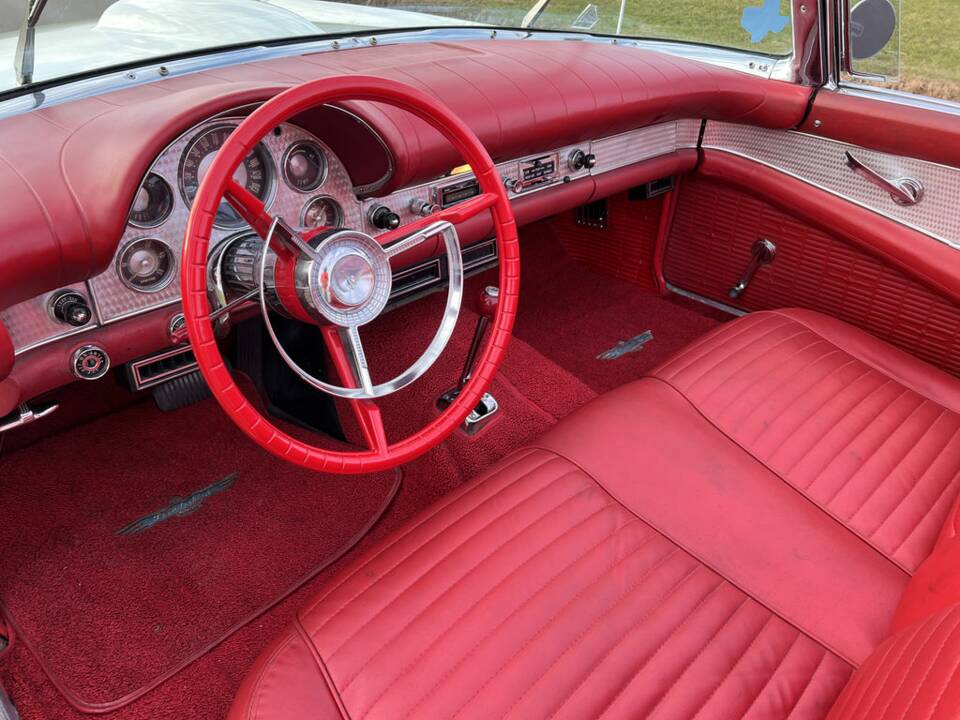 Imagen 2/8 de Ford Thunderbird (1957)