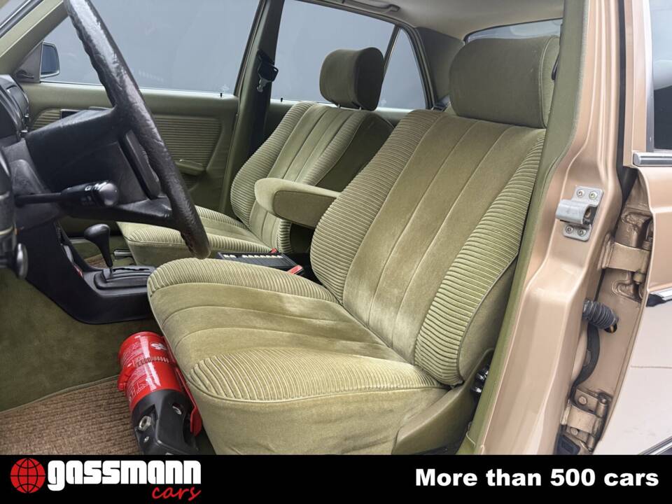 Image 9/15 of Mercedes-Benz 200 (1982)