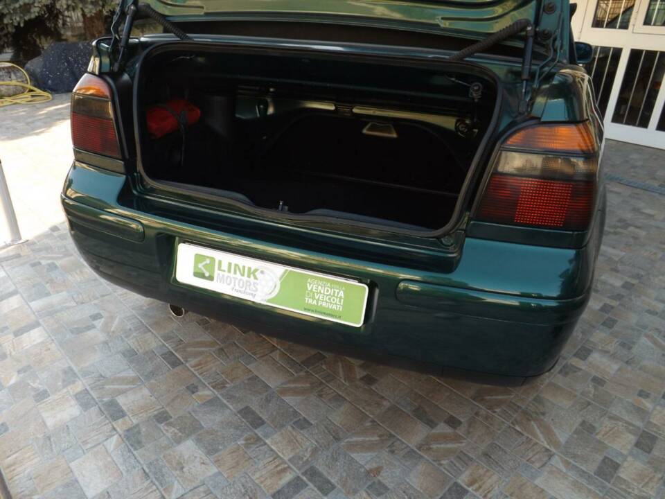 Image 45/50 of Volkswagen Golf III Cabrio 1.6 (1998)