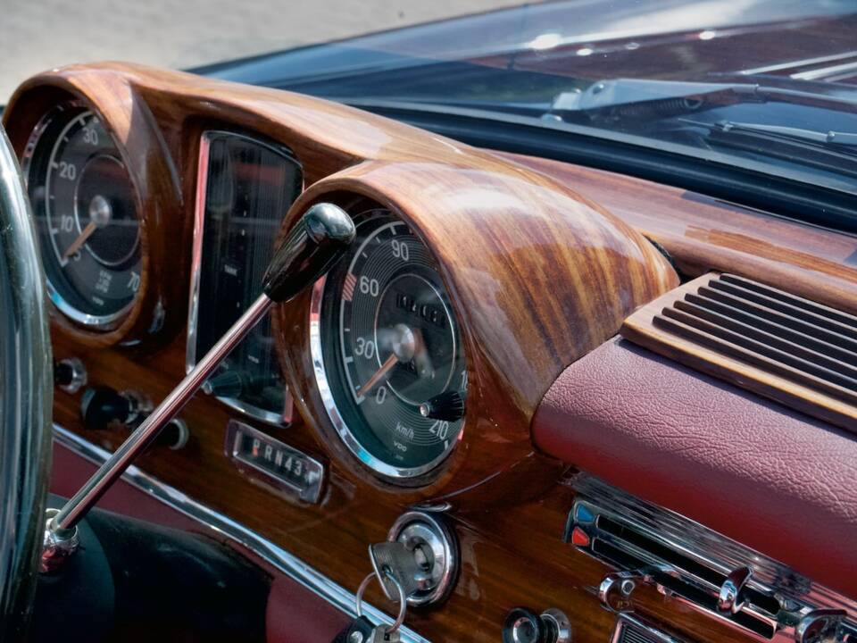 Image 17/39 of Mercedes-Benz 300 SE (1962)