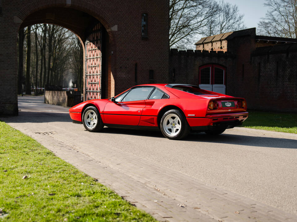 Image 8/38 of Ferrari 208 GTB Turbo (1987)