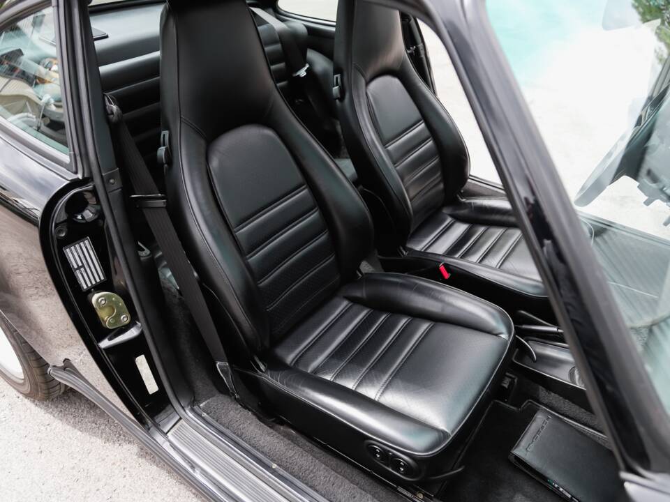 Image 86/108 de Porsche 911 Carrera 3.2 (1989)