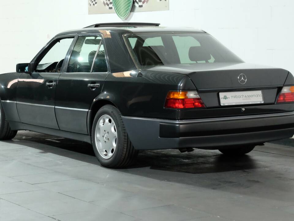 Bild 3/28 von Mercedes-Benz 500 E (1991)