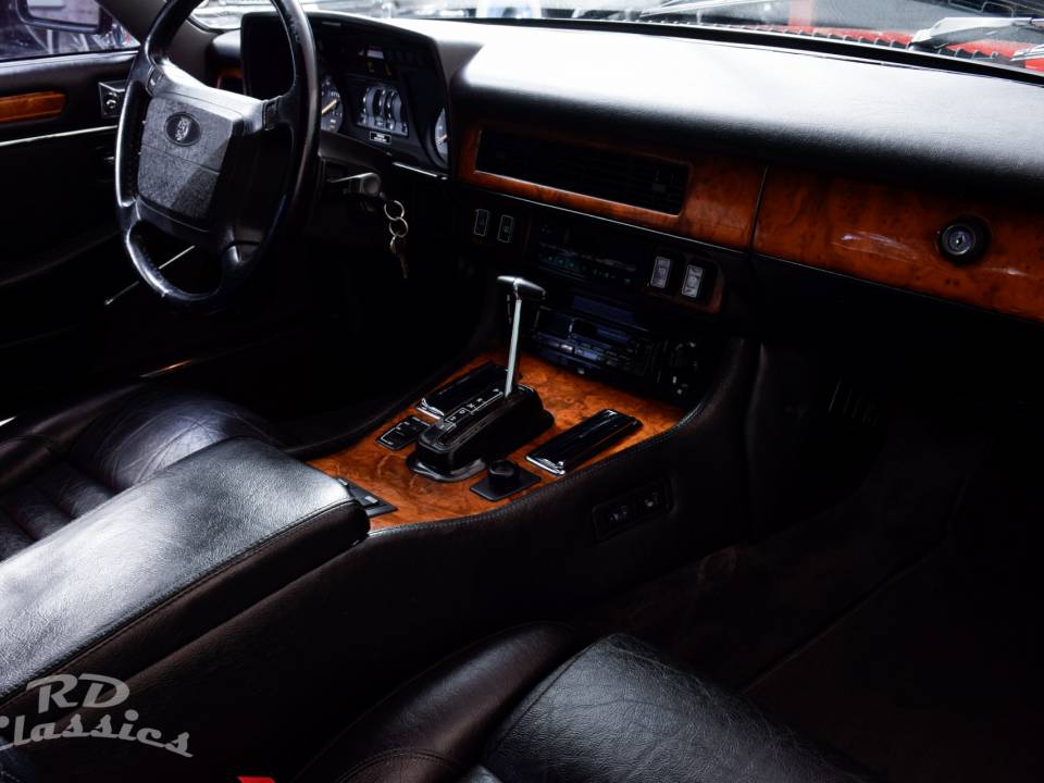 Image 27/43 of Jaguar XJ-S V12 (1990)