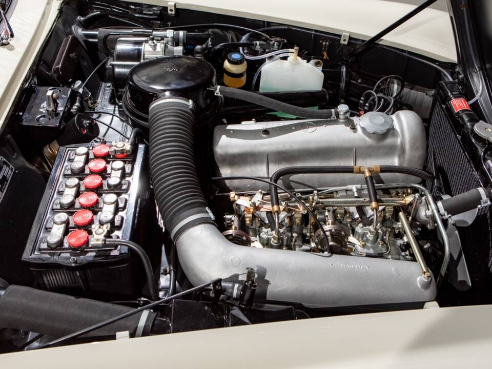 Image 23/28 of Mercedes-Benz 190 SL (1961)