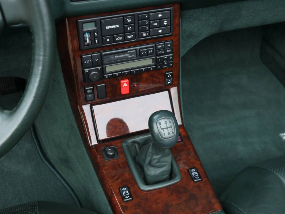 Image 48/50 of Mercedes-Benz 300 SL-24 (1992)