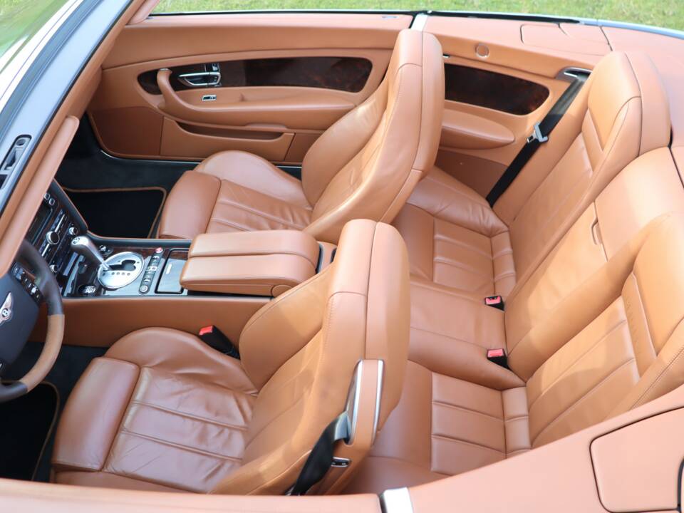 Image 17/50 of Bentley Continental GTC (2007)