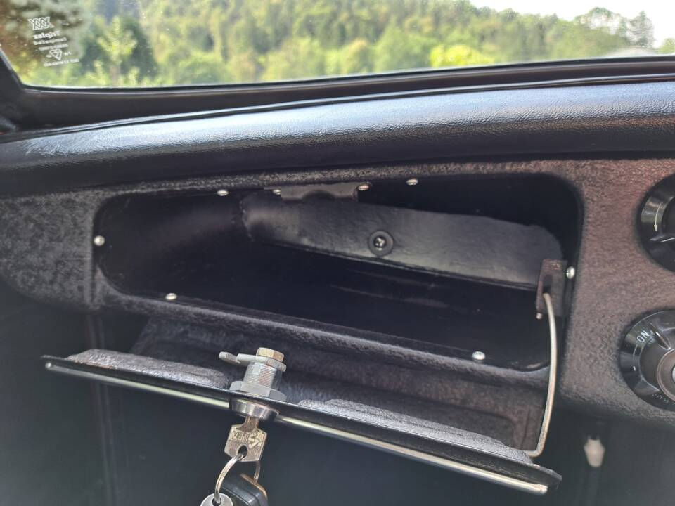 Glove box open