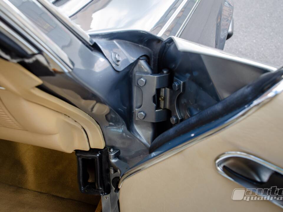 Image 10/23 of Mercedes-Benz 560 SL (1988)