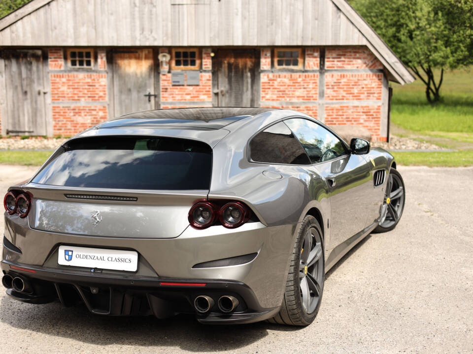 Immagine 14/61 di Ferrari GTC4Lusso (2017)
