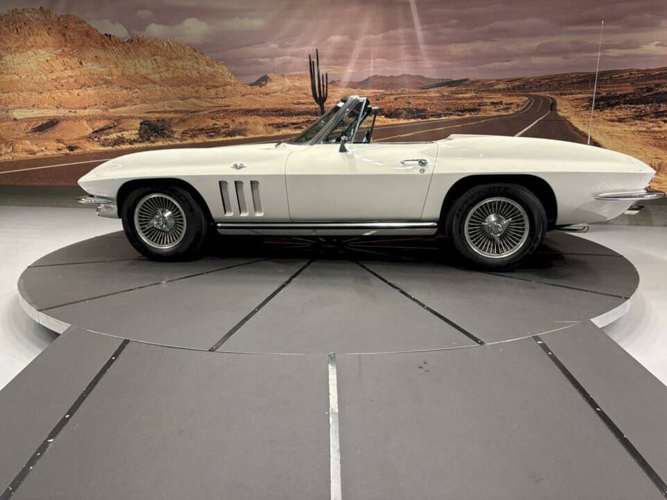 Image 4/34 of Chevrolet Corvette Sting Ray Convertible (1965)