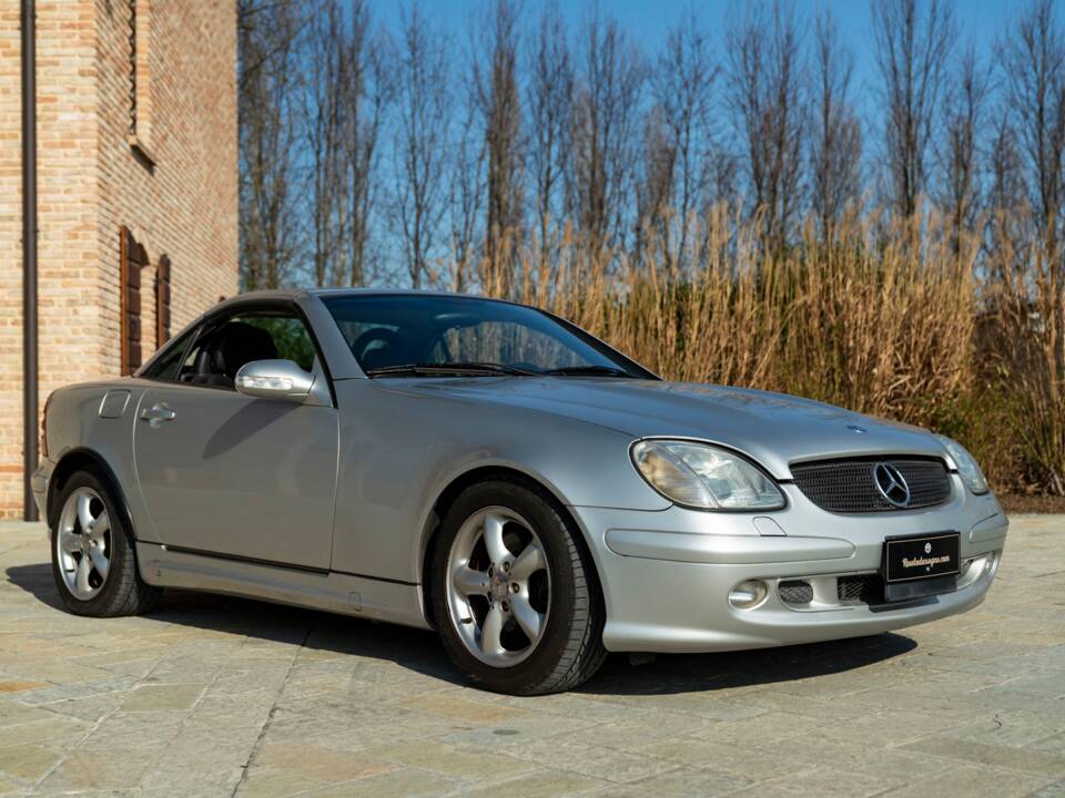 Obraz 2/48 pojazdu Mercedes-Benz SLK 320 (2001)