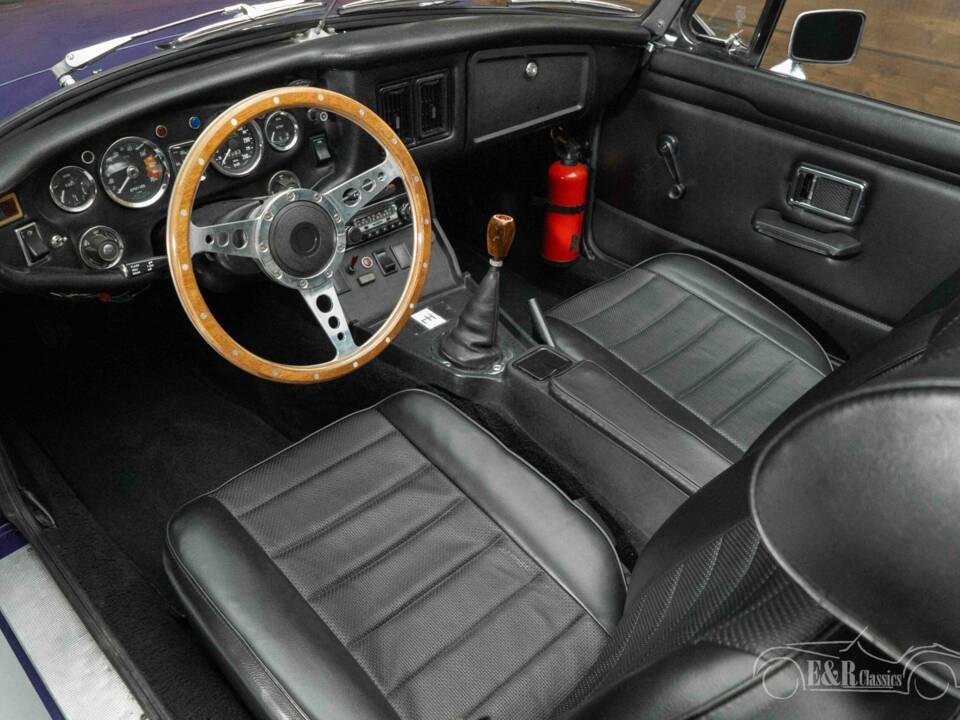 Image 3/8 de MG MGB (1974)