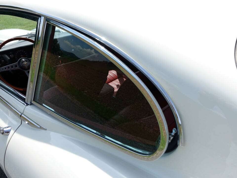 Image 25/39 de Jaguar XK-E (2+2) (1970)