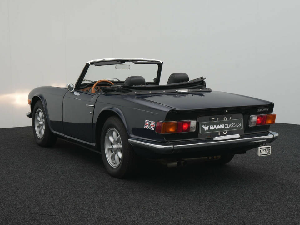 Image 7/33 of Triumph TR 6 (1969)