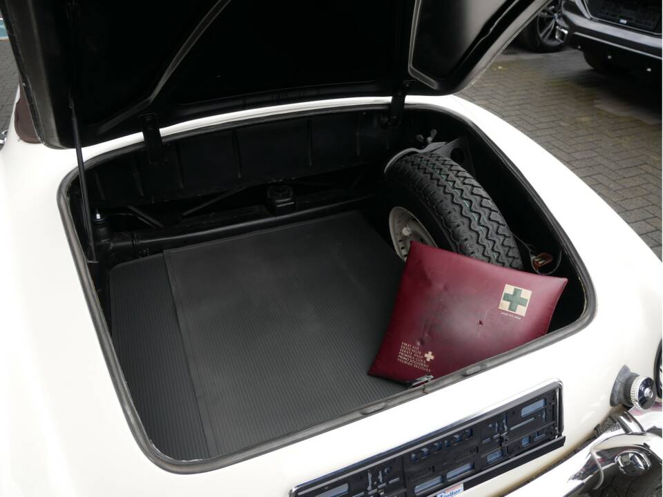 Image 15/27 of Mercedes-Benz 190 SL (1960)